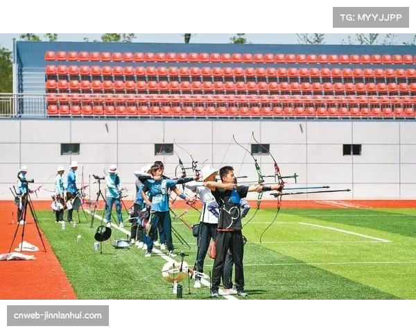 跳水赛事成热门体育旅游项目 外地观众纷纷组团观赛