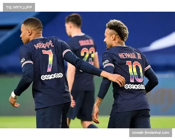 法甲与时尚品牌合作，推出限量版球衣